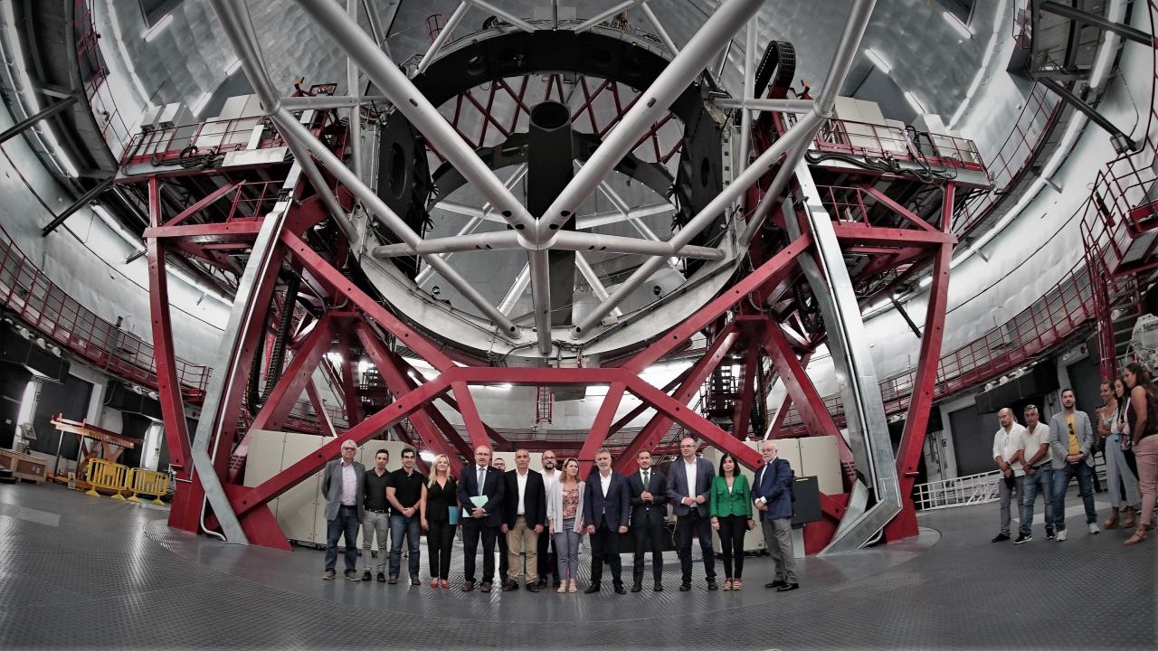 Representantes políticos de instituciones canarias visitan el Gran Telescopio Canarias (GTC) 