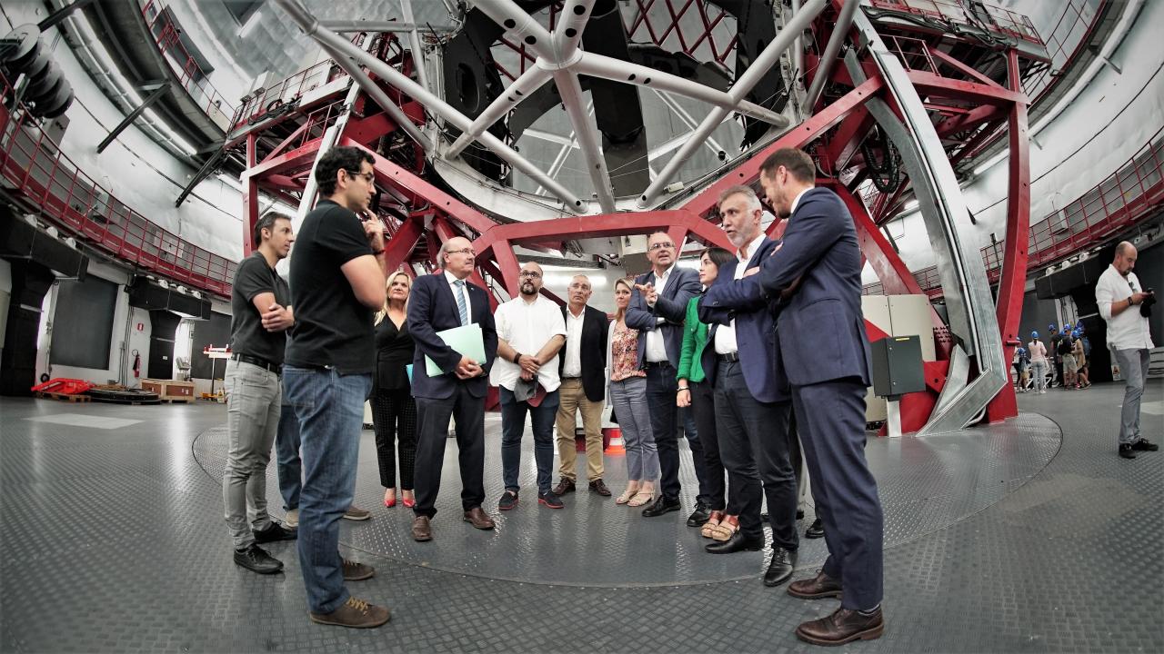 Representantes políticos de instituciones canarias visitan el Gran Telescopio Canarias (GTC) 