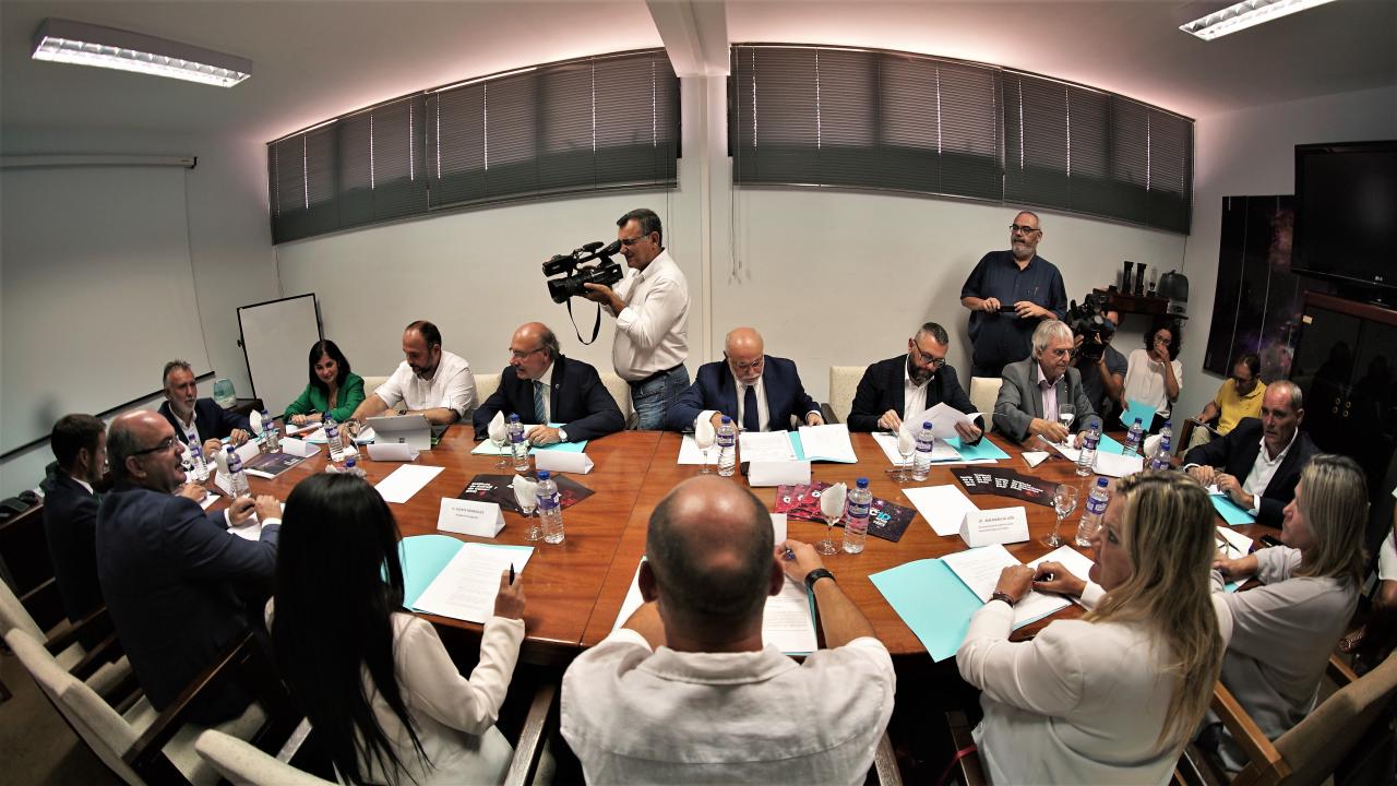 Meeting of representatives of the Government of the Canary Islands, Cabildo de La Palma, City Councils of Puntagorda and Garafía, and the Instituto de Astrofísica de Canarias 