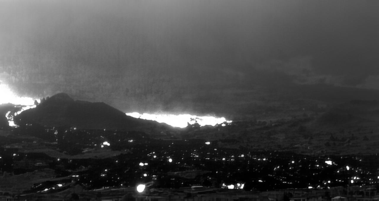 El volcán de Cumbre Vieja a través de la nube de humo y ceniza. Imagen tomada con el rango SWIR de la cámara DRAGO.