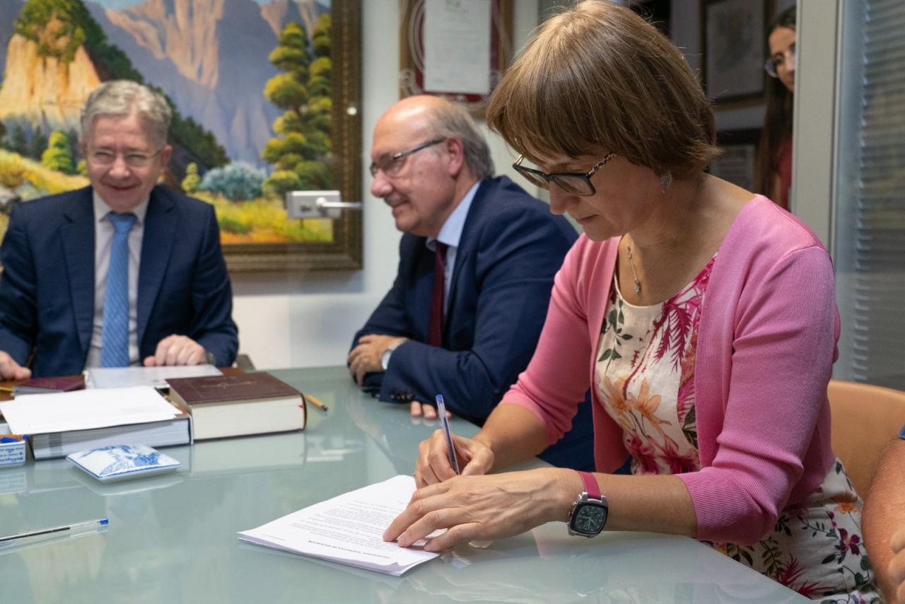 Svetlana Berdyugina durante la firma de la Fundación Canaria EST