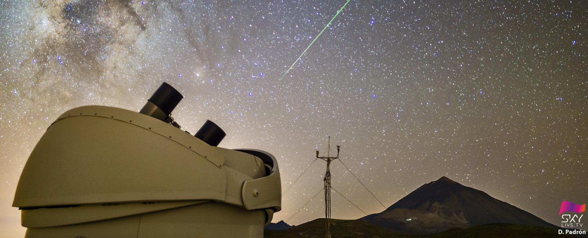 Una perseida cruza el cielo sobre el volcán Teide bajo la mirada del telescopio MÁSTER Una perseida cruza el cielo sobre el volcán Teide, la noche del 11 al 12 de agosto de 2020, bajo la atenta mirada del telescopio MASTER. En la imagen, tomada desde el Observatorio del Teide (Instituto de Astrofísica de Canarias), también se puede ver el centro galáctico. Autor: D. Padrón. (Descarga en alta resolución: https://flic.kr/p/2jvWE3A)