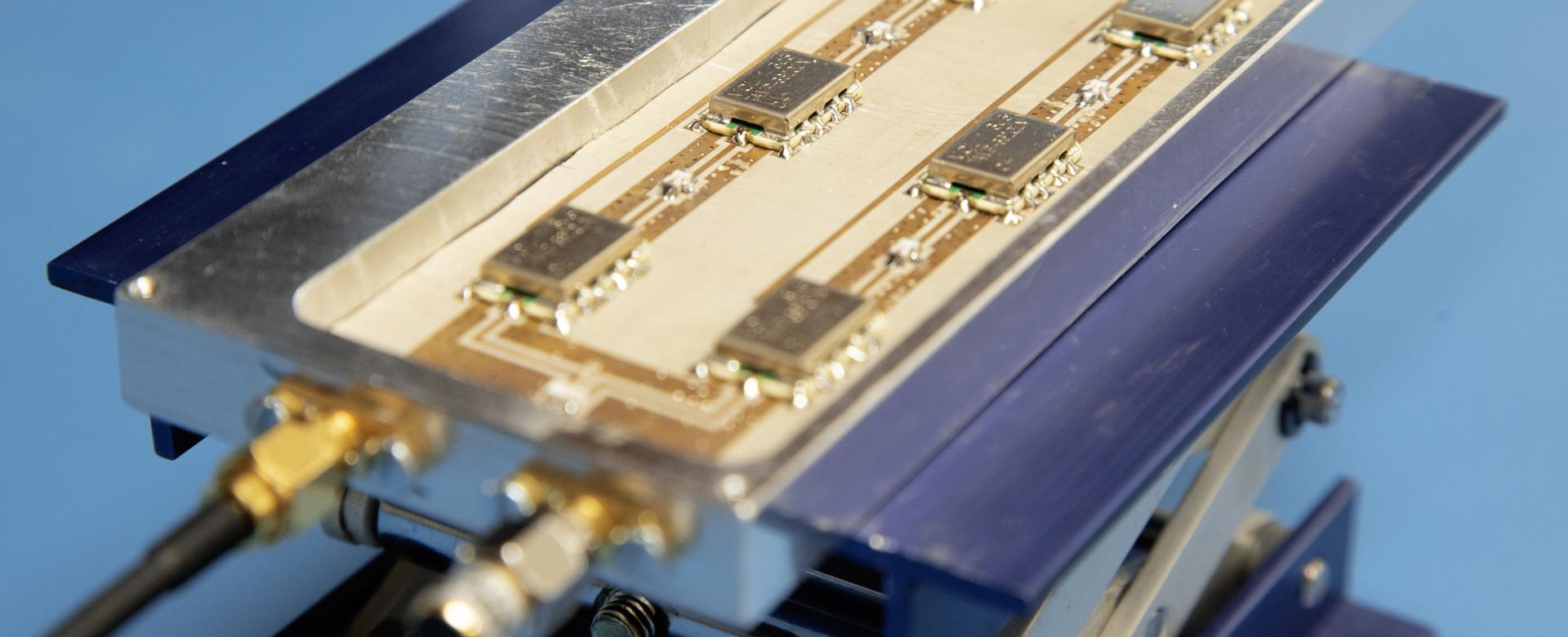 Image of the radiometer at 3.5 GHz frequency designed and built by the team at Tecnología Médica. Credit: Unit of Communication and Scientific Culture (IAC). Image of the radiometer at 3.5 GHz frequency designed and built by the team at Tecnología Médica. Credit: Unit of Communication and Scientific Culture (IAC).