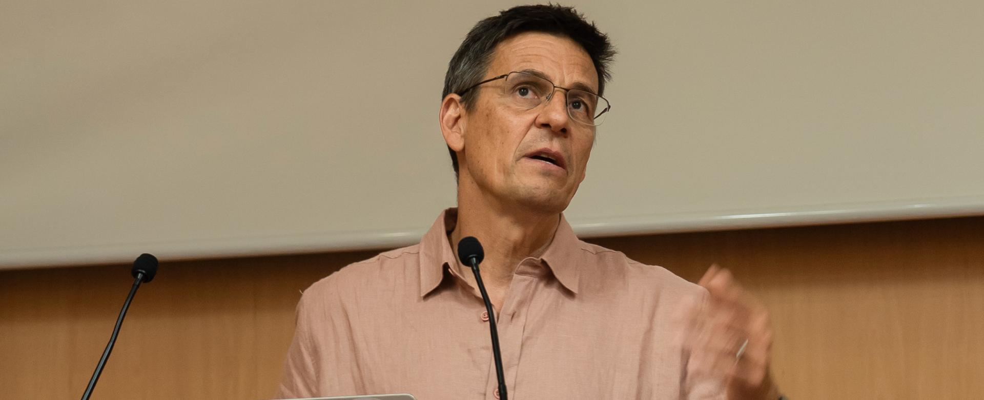 Didier Queloz during his lecture in the IAC Aula Didier Queloz during his lecture in the IAC Aula
