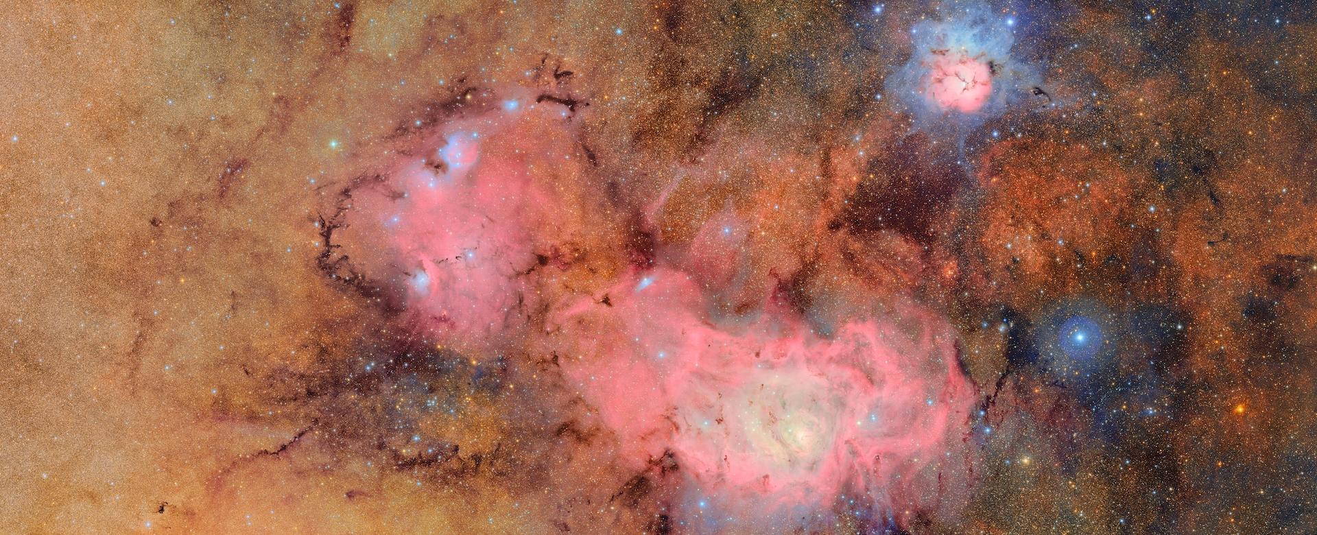 Las primeras imágenes de las nebulosas Trífida y Laguna captadas por el Observatorio Vera C. Rubin. Esta imagen combina 678 imágenes separadas tomadas en poco más de siete horas de tiempo de observación. Las primeras imágenes de las nebulosas Trífida y Laguna captadas por el Observatorio Vera C. Rubin. Esta imagen combina 678 imágenes separadas tomadas en poco más de siete horas de tiempo de observación