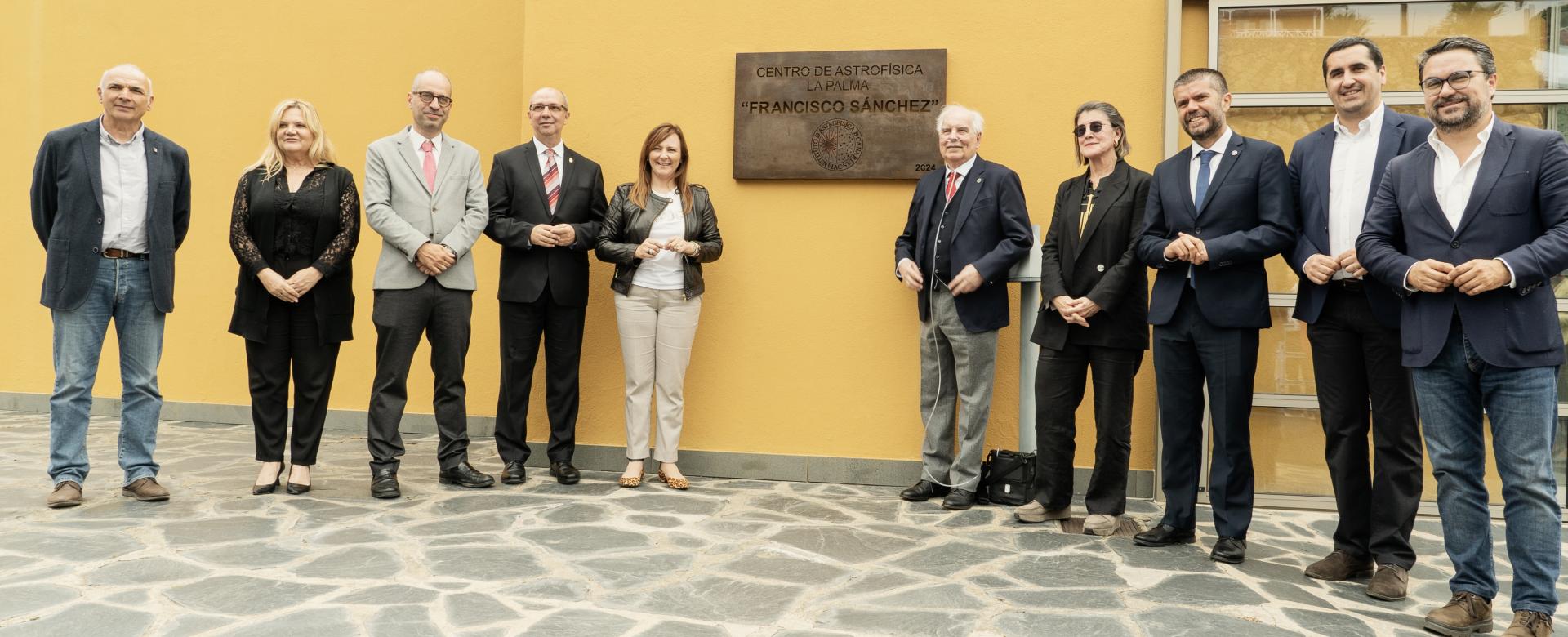 Unveiling of the plaque of the Francisco Sánchez Astrophysics Centre on La Palma,