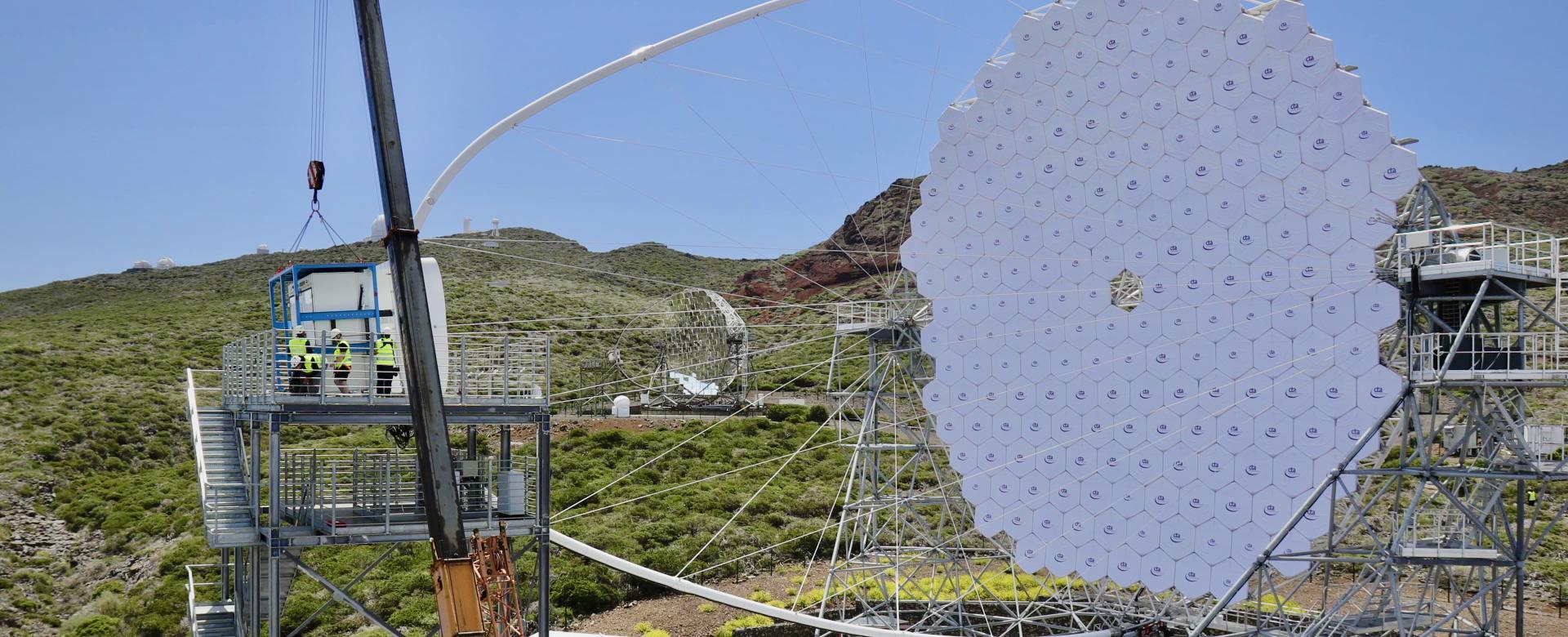Momento de la instalación de la cámara del LST-4 en el Observatorio del Roque de los Muchachos Momento de la instalación de la cámara del LST-4 en el Observatorio del Roque de los Muchachos