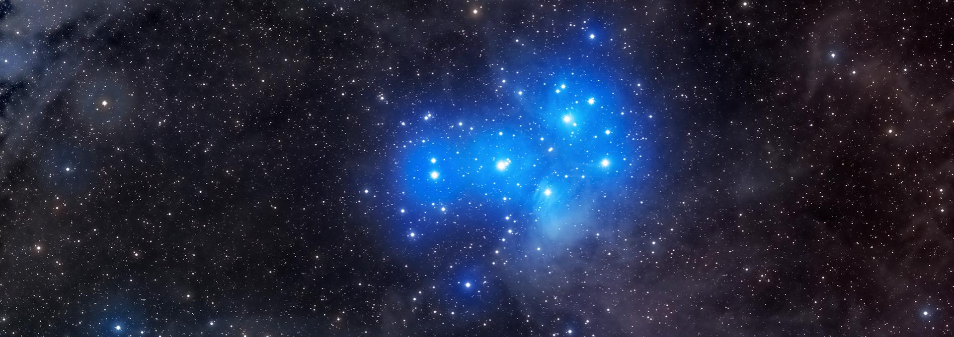 Imagen de la conjunción de Marte y las Pléyades obtenida el 4 de marzo 2021 con el Astrógrafo STC desde el Observatorio del Teide. Tiempos de exposición de 600 s en cada uno de los filtros RGB y 5x 600 s en L. Crédito: Daniel López / IAC.