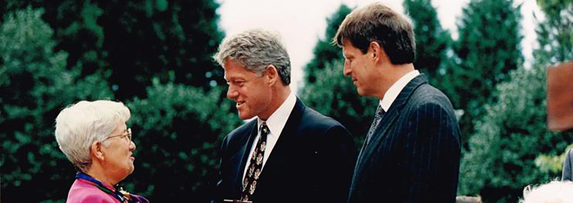 Vera Rubin no ganó el premio Nobel, pero sí numerosos premios de prestigio, incluida la Medalla Nacional de la Ciencia de Estados Unidos en 1993. Crédito: Instituto Carnegie.