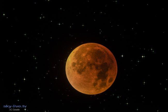 The Moon says goodbye to January in a big way