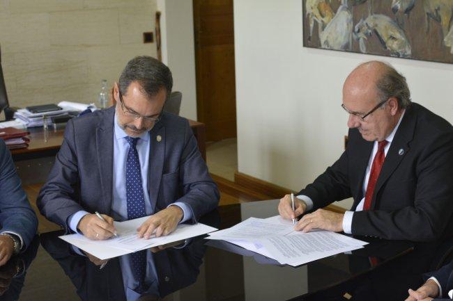 El IAC y el Cabildo de Fuerteventura firman un acuerdo de colaboración