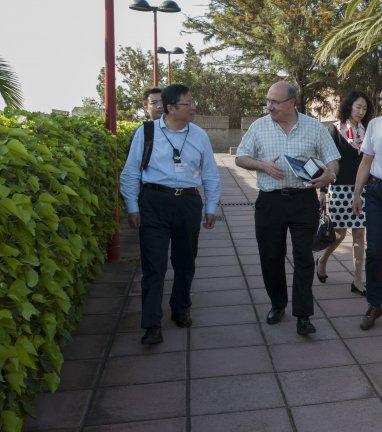 El vicepresidente de la Academia de Ciencias de China y una delegación del NAOC visitan el IAC y los Observatorios de Canarias