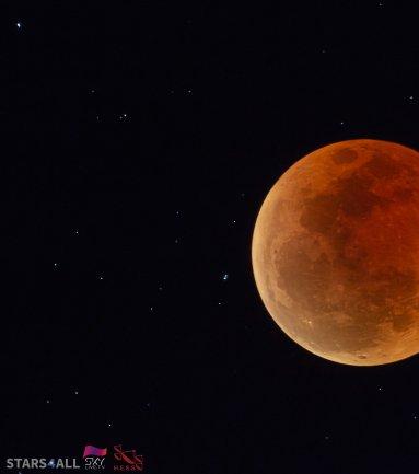 Primeras imágenes y secuencias de la Luna Roja desde Namibia y Tenerife