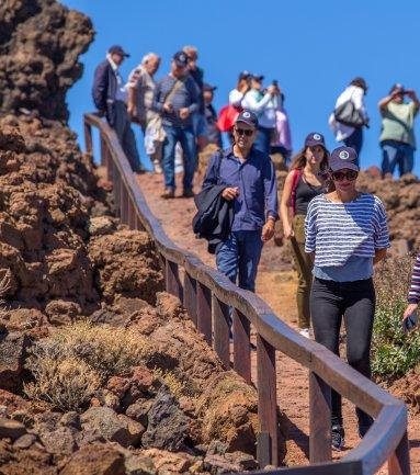 Estrellas de la literatura ‘tocan el cielo’ en el Observatorio de La Palma