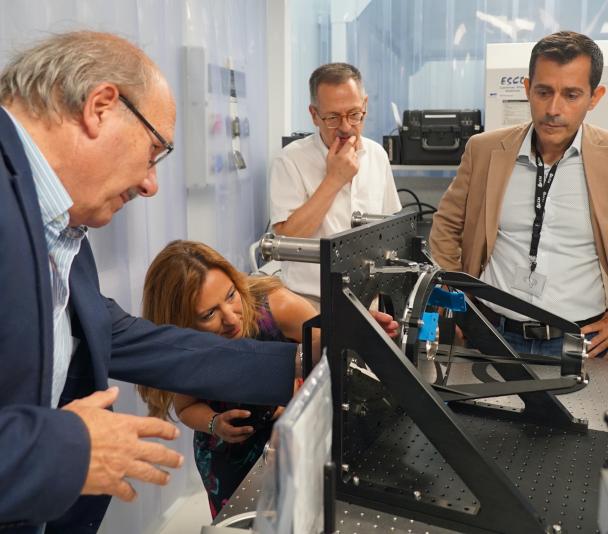 Visita a una de las salas limpias de IACTEC Visita a una de las salas limpias de IACTEC