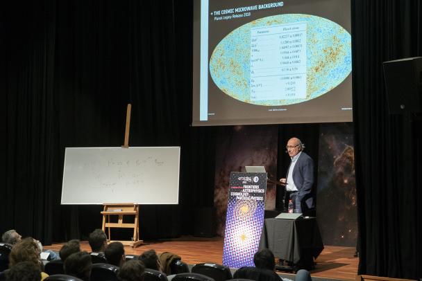 Rafael Rebolo, Director of the IAC, during the inaugural lecture of the Winter School. 