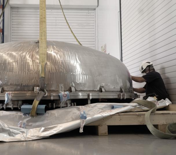 Test cryostat in the AIV room of the IAC. Credit: Inés Bonet (IAC)