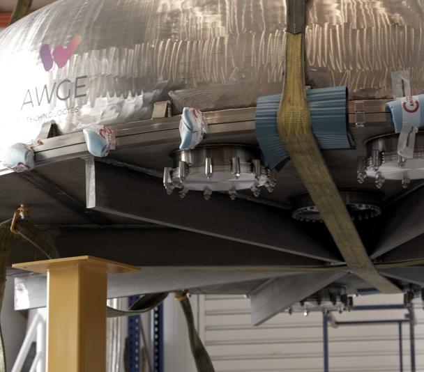 Placement of the four legs of the test cryostat in the AIV room of the IAC. Credit: Inés Bonet (IAC)