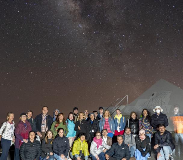 Participantes del curso AEACI 2022 durante una observación nocturna en el OT