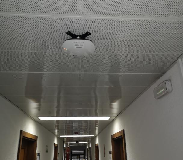 Punto Wifi en un pasillo de la Sede Central del IAC en La Laguna. Crédito: Jorge Goya.