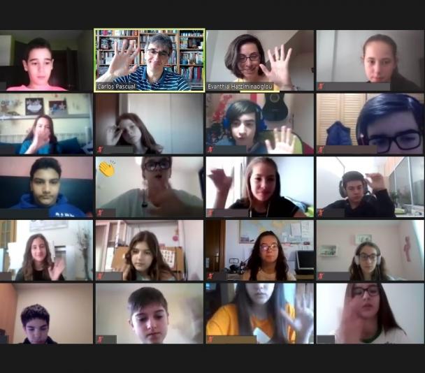 Videoconferencia del proyecto “Habla con Ellas: Mujeres en Astronomía” realizada por la investigadora de la ESA Evanthia Hatziminaoglou con el colegio Oms i de Prat (Manresa, Cataluña) Videoconferencia del proyecto “Habla con Ellas: Mujeres en Astronomía” realizada por la investigadora de la ESA Evanthia Hatziminaoglou con el colegio Oms i de Prat (Manresa, Cataluña)