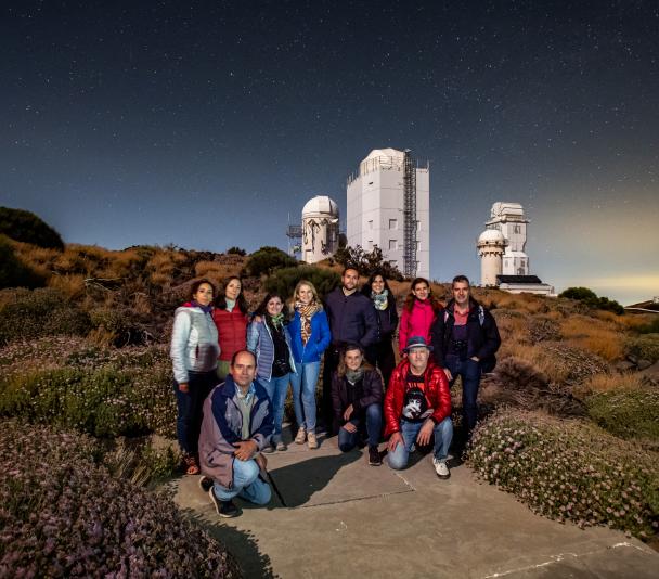 Attendees of the "Acércate al Cosmos" 2022 course at night