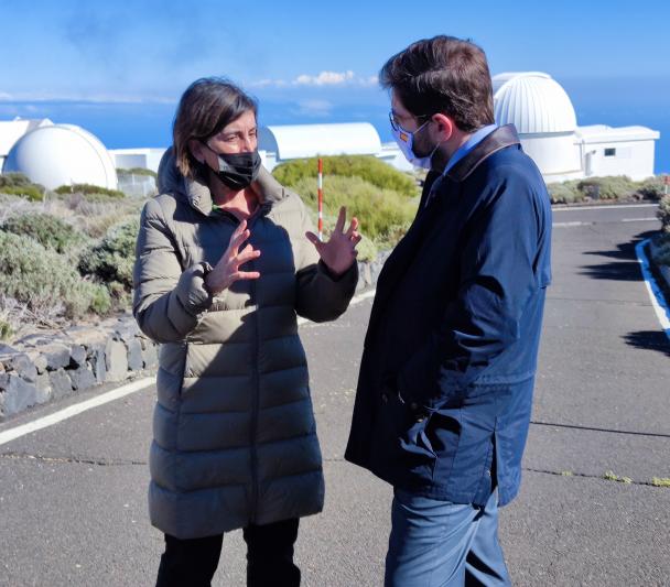 Casiana Muñoz-Tuñon y Manuel Muñiz Villa durante su visita al Observatorio del Teide Casiana Muñoz-Tuñon y Manuel Muñiz Villa en el Observatorio del Teide