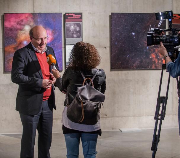 Rafael Rebolo, director of the IAC, during the presentation of the training project and the exhibition "100 Square Moons". 