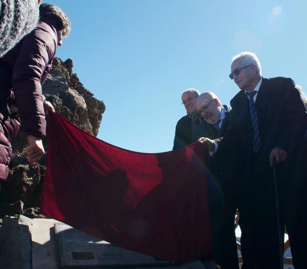 Algunos asistentes al acto de colocación de la placa y de conmemoración del 30º aniversario de la Ley del Cielo