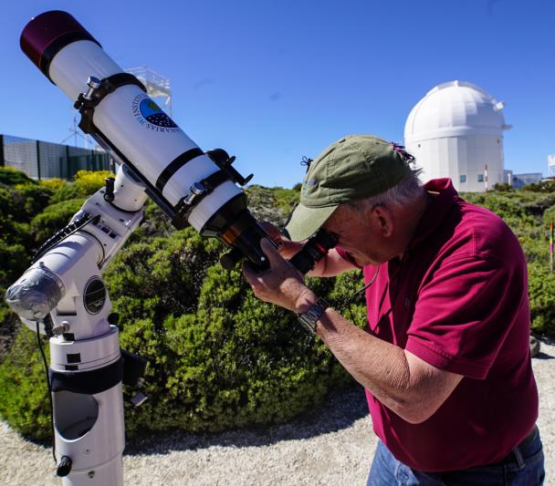 Wayne Rosing, during a solar observation in the Teide Observatory