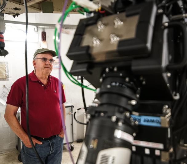 Wayne Rosing inside the Carlos Sánchez telescope. Wayne Rosing inside the Carlos Sánchez telescope.