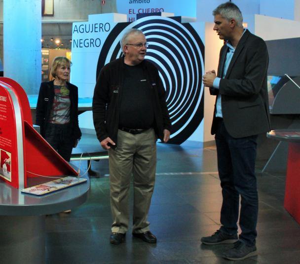 Dorothy Largay, Wayne Rosing y Héctor Socas Navarro durante su visita al Museo de la Ciencia y el Cosmos