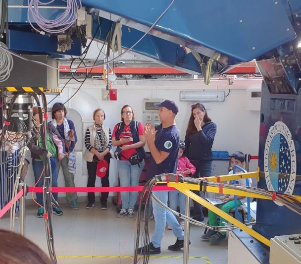 David López Fernández-Nespral (IAC) during the Open Days 2019 at the Teide Observatory. Credit: IAC. 