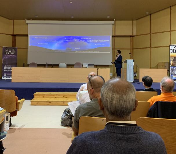 David Valls-Gabaud durante su intervención en el IAU Symposium 355, en la Universidad de La Laguna