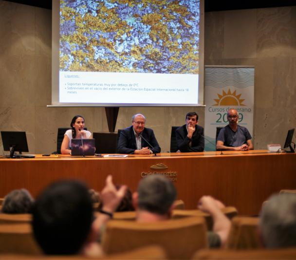 Summer course round table "Get Close to the Cosmos"