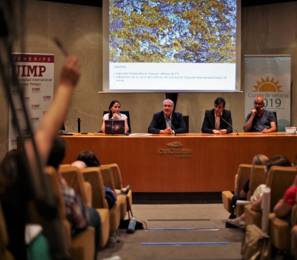 Turno de preguntas después de la mesa redonda del curso "Acércate al Cosmos" 2019 de la UIMP