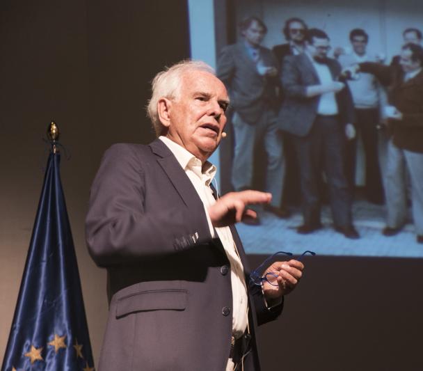 Francisco Sánchez during his lecture "DREAMING STARS. This is how Astrophysics was born and consolidated in Spain".