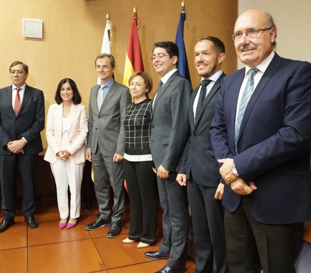 Asistentes al Consejo Rector tras la rueda de prensa