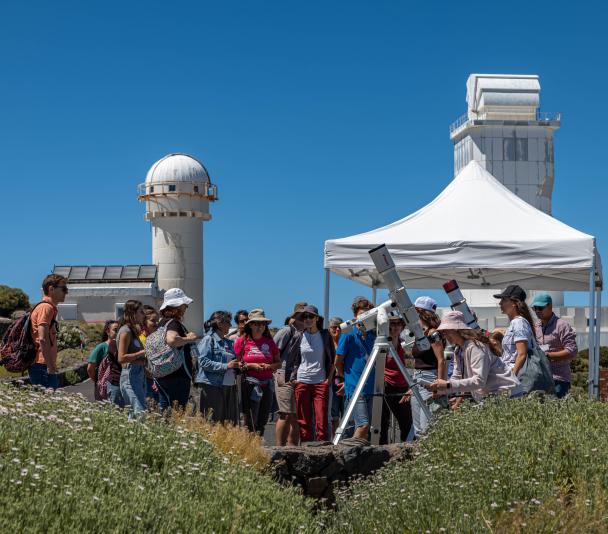 Observación Solar durante las Jornadas de Puertas Abiertas al Observatorio del Teide 2023 Observación Solar durante las Jornadas de Puertas Abiertas al Observatorio del Teide 2023