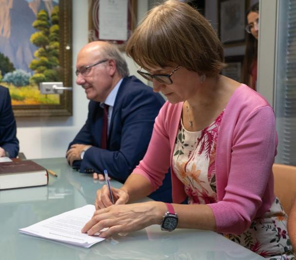 Svetlana Berdyugina durante la firma de la Fundación Canaria EST