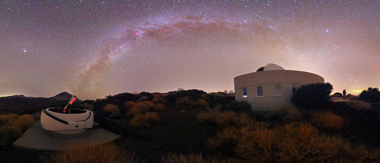 Panorámica de la Vía Láctea desde el Observatorio del Teide (Crédito: Daniel López)