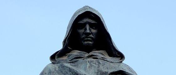 Estatua erigida en memoria de Giordano Bruno, en Roma.