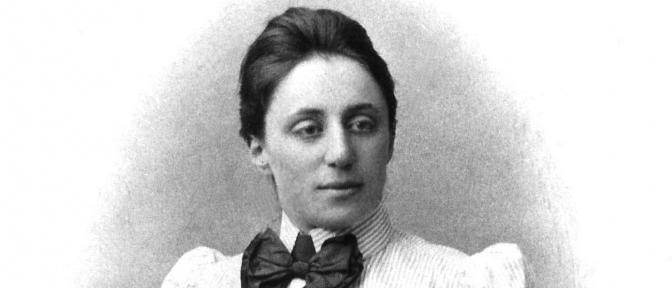 Fräulein Noether fue el genio matemático más creativo e importante desde que comenzó la educación superior de las mujeres. WIKIPEDIA