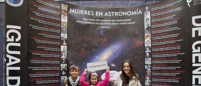 Algunos de las niños y niños que participaron en las actividades organizadas por el IAC por el Día Internacional de la Mujer y la Niña en la Ciencia. Crédito: Elena Mora (IAC).