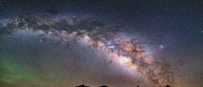 POR UN CIELO OSCURO