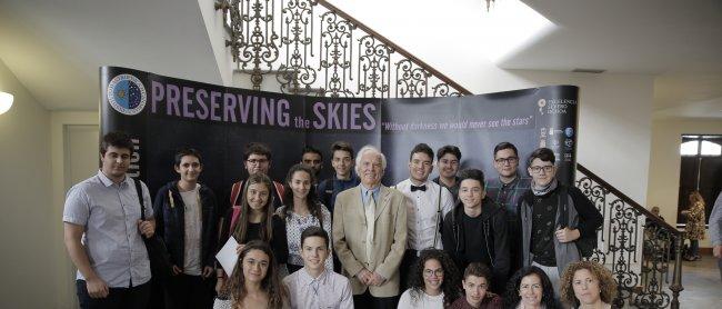 Students from La Palma measure the darkness at night over the island