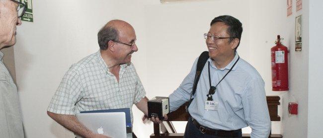 El vicepresidente de la Academia de Ciencias de China y una delegación del NAOC visitan el IAC y los Observatorios de Canarias