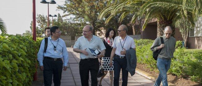 El vicepresidente de la Academia de Ciencias de China y una delegación del NAOC visitan el IAC y los Observatorios de Canarias