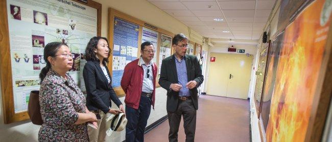 El vicepresidente de la Academia de Ciencias de China y una delegación del NAOC visitan el IAC y los Observatorios de Canarias