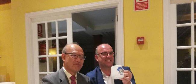 El vicepresidente de la Academia de Ciencias de China y una delegación del NAOC visitan el IAC y los Observatorios de Canarias